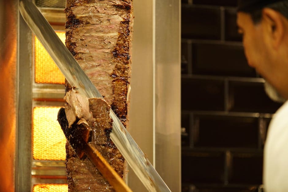 Lamme-gyros med sesam og tzatziki