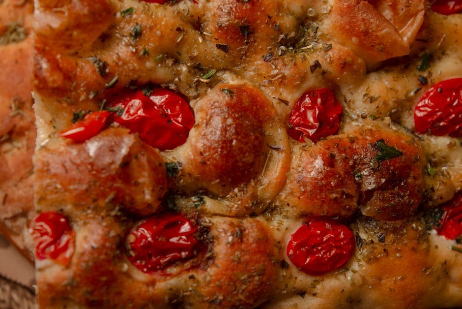 Italiensk focaccia med ulike toppinger