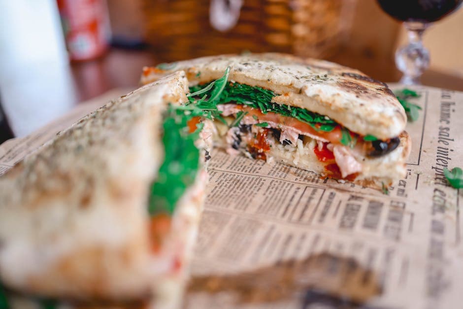 Tomatsandwich med basilikum og olivenmajones