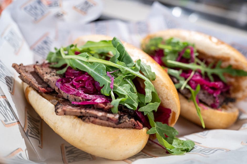 Po'boy med roastbiff, brie og grillede tomater