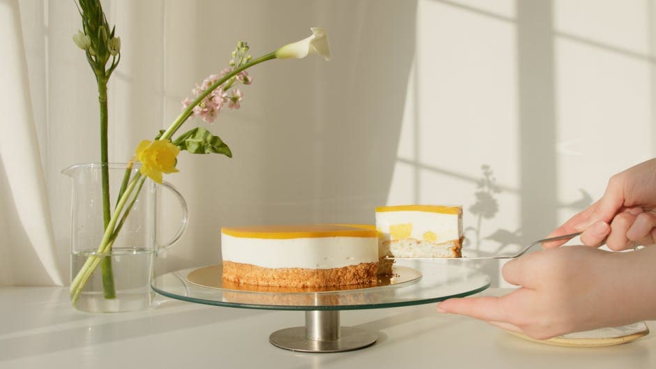 Vanilje engelmatkake med mango-ingefærsaus