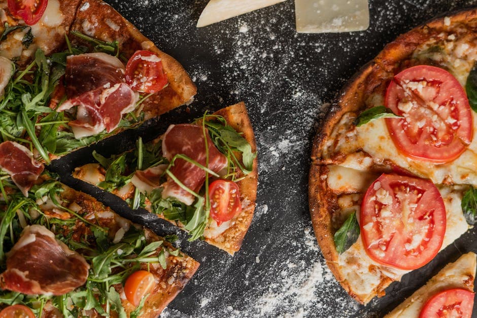 Pizzette med fontina, tomat, basilikum og prosciutto