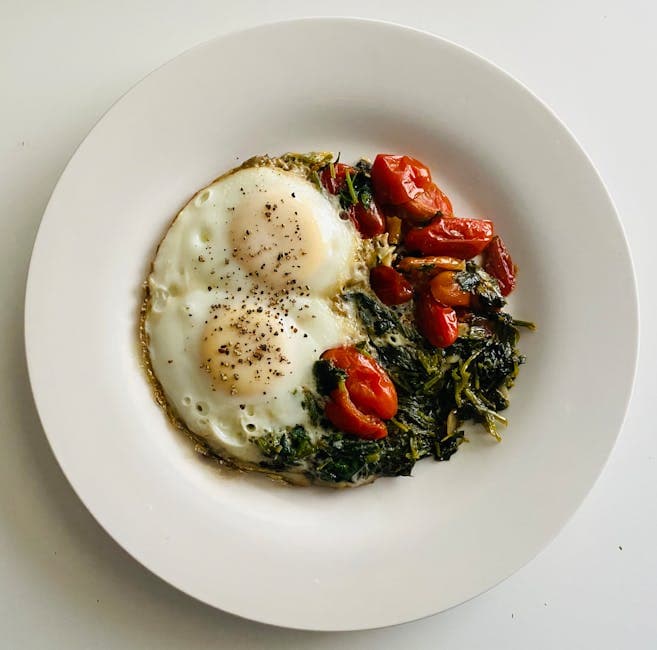 Spinatgryte med kikerter og stekte egg