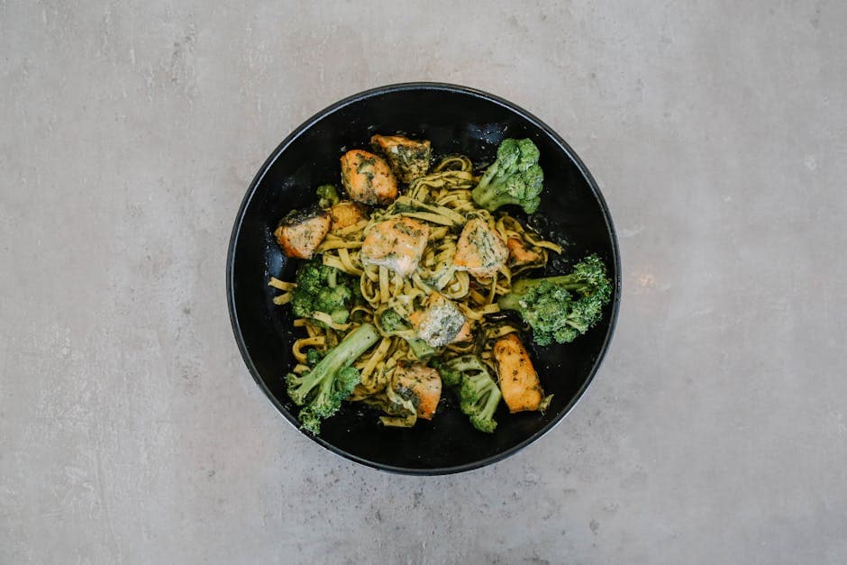 Fettuccine med pølse, salvie og sprø hvitløk