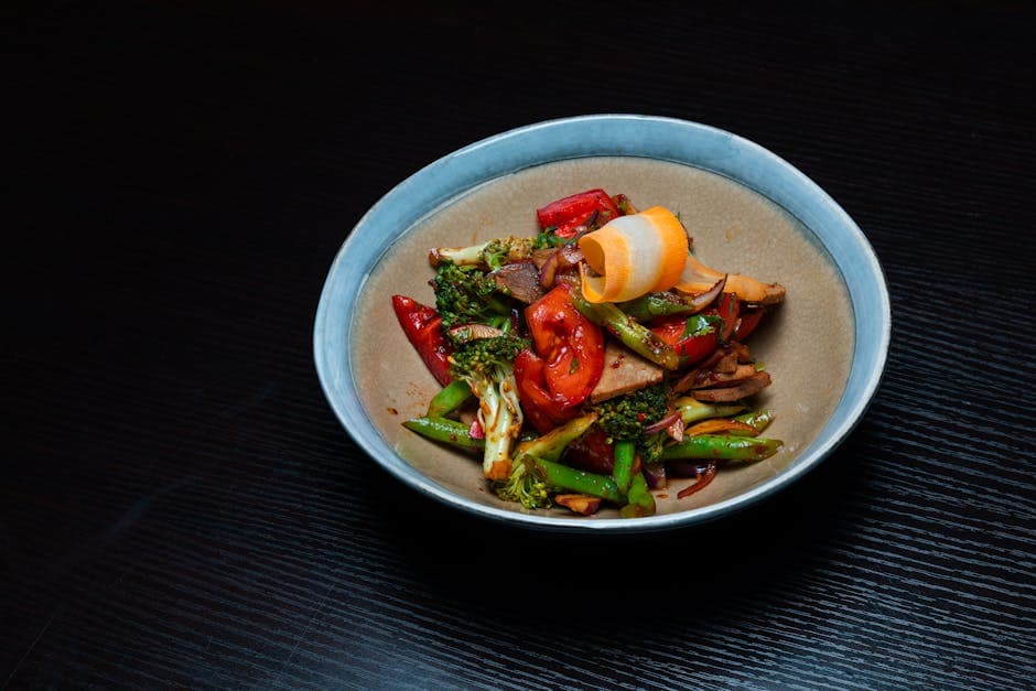 Marinert tempeh-stir-fry med brokkoli og rød paprika
