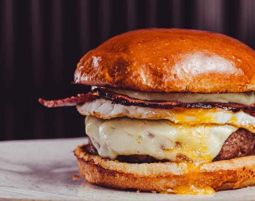 Stekte egg med mozzarella og harissa på brioche