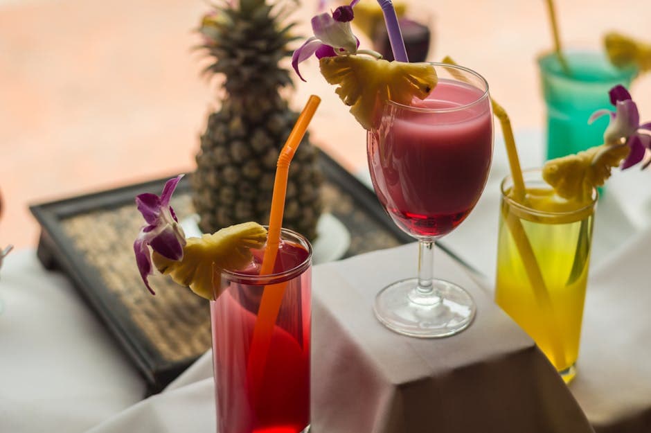 Frisk ananas- og hibiskuscocktail