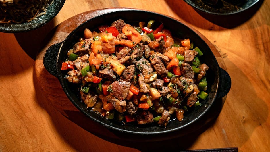 Pølser med paprika og tomater