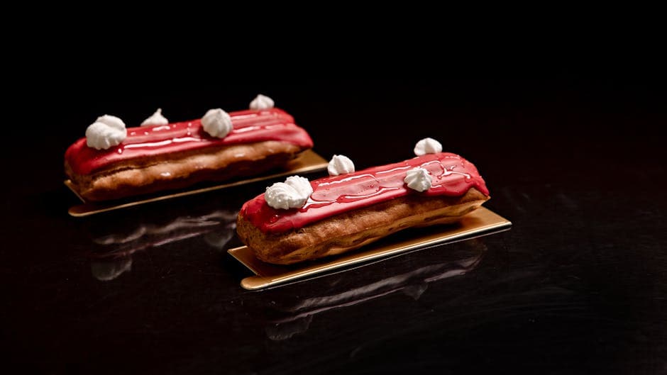 Miniatyr éclairs med jordbær og vaniljekrem