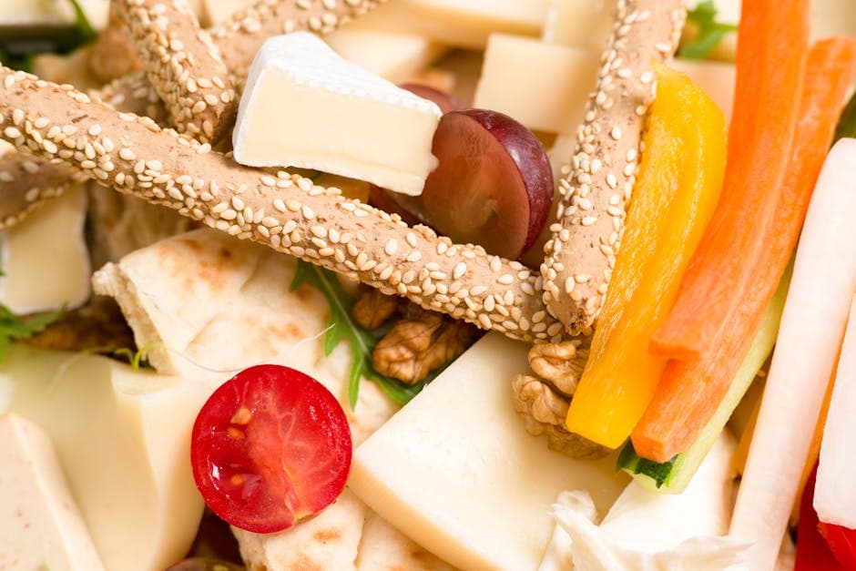 Nøtteaktig osteball med ananas og grønnsaker