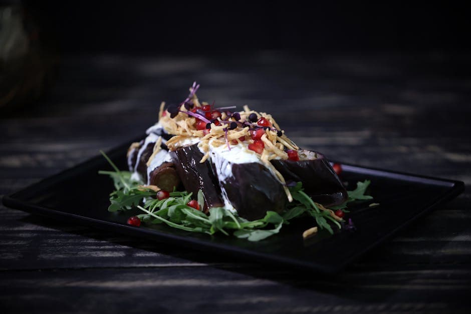 Aubergine tartiner med hummus og ruccola