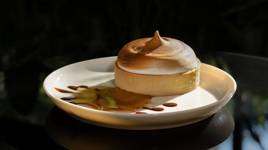 Appelsinmarengs med krem og sjokoladesaus