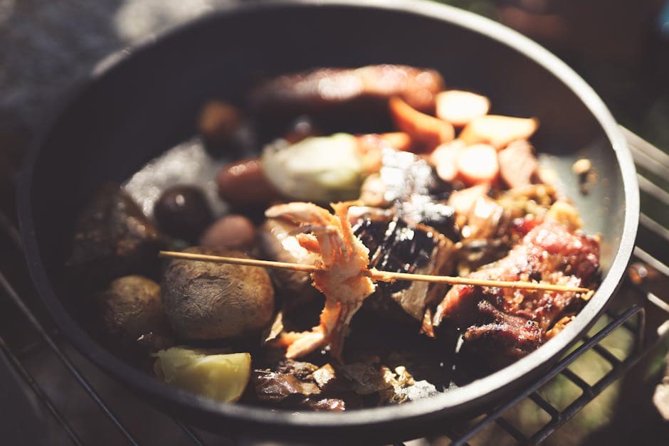 Hjemmelagde poteter med kielbasa og grønnsaker