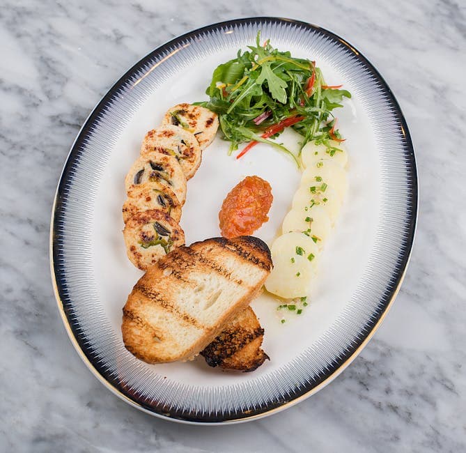 Mesclun og Ricotta Salata på grillede hvitløksbrød