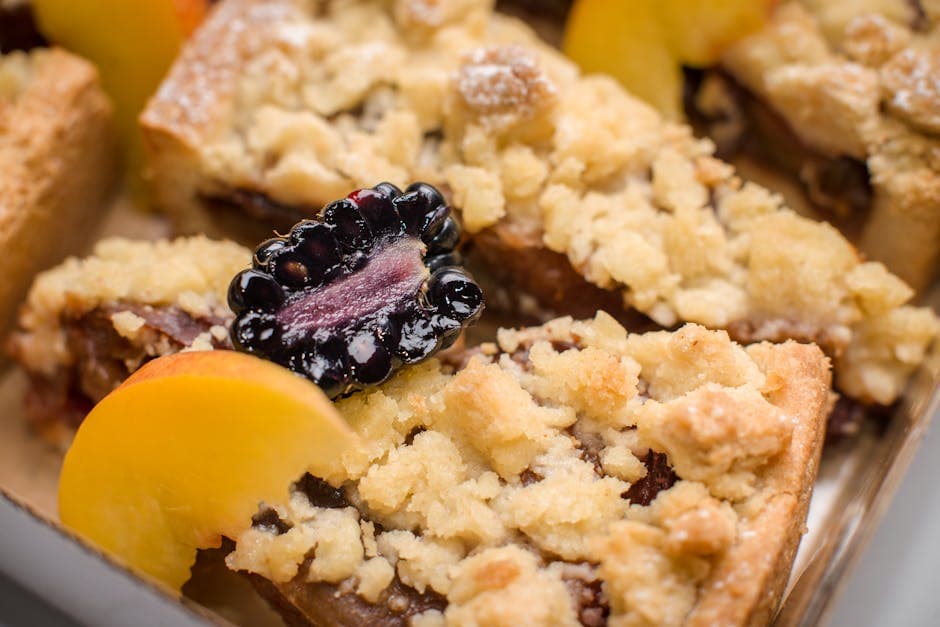 Fersken- og bringebærcrumble