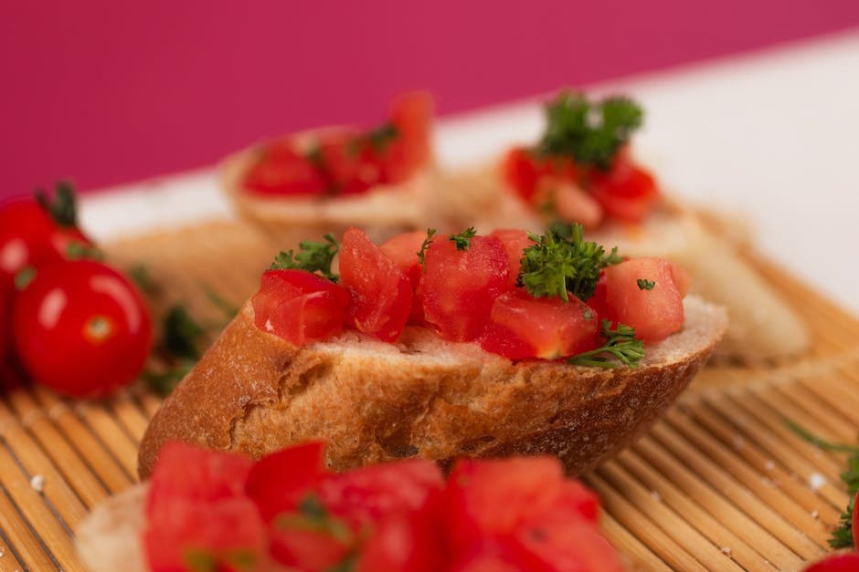 Crostini med fargerik tomatsalsa