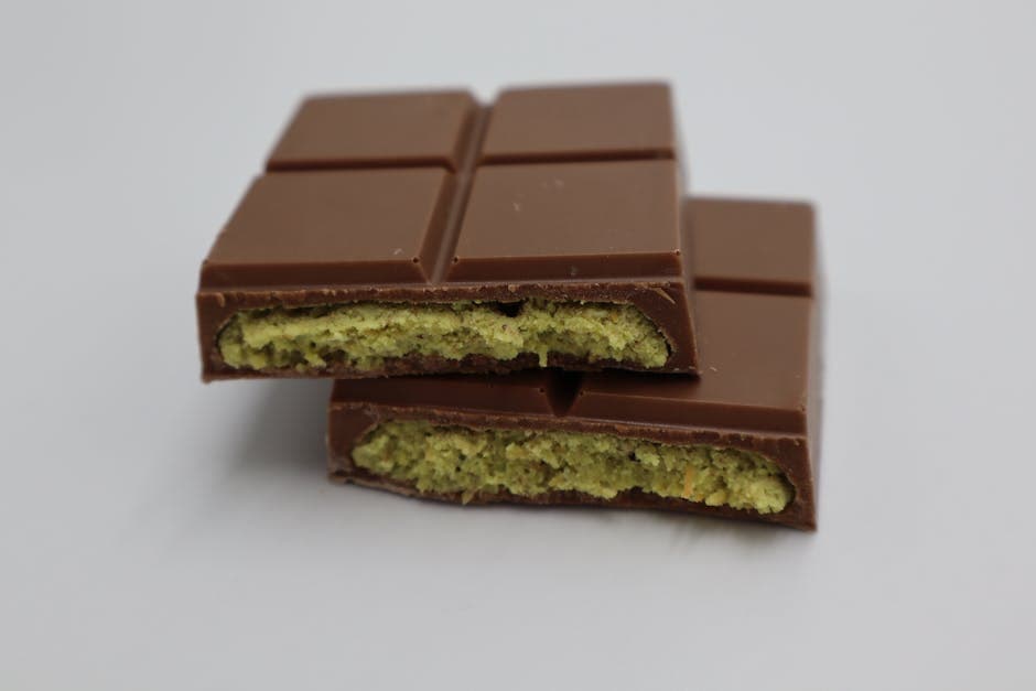 Nøtte- og smørkaramell med sjokolade og sprøtt sukkerlag