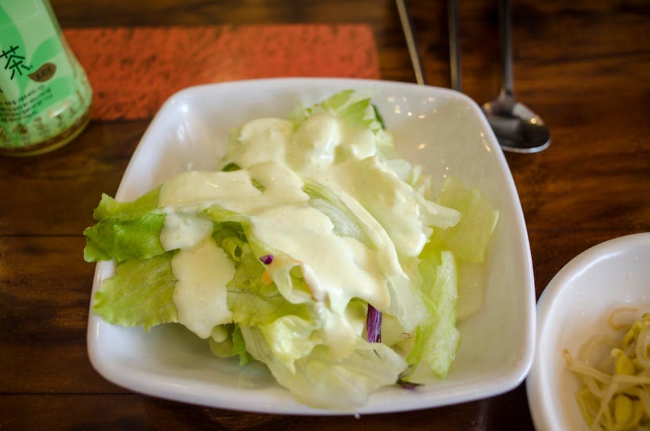 Frisk isbergsalat med lime- og korianderdressing