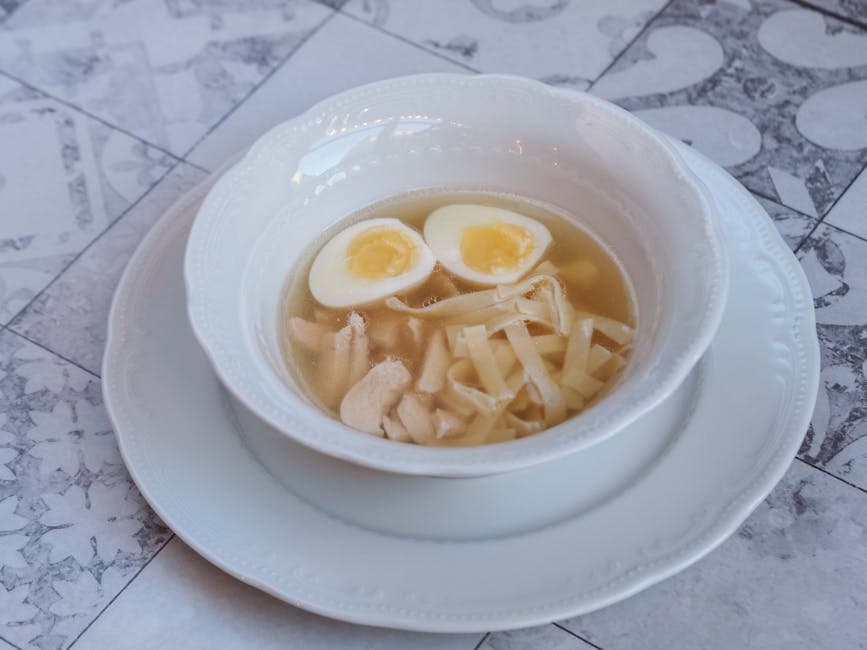 Stracciatella kyllingsuppe med egg og grønnsaker