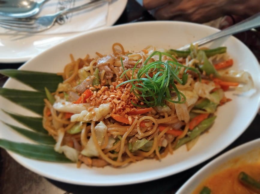 Stekt nudelkake med vårløk