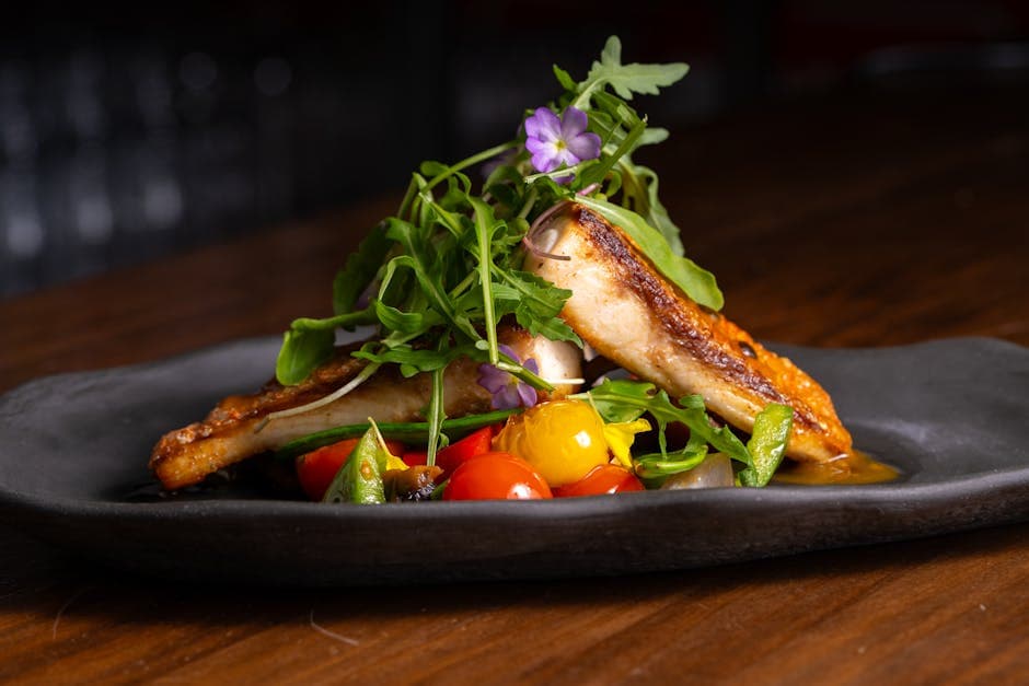 Stekt sjøabborfilet med tomat- og løkconfit