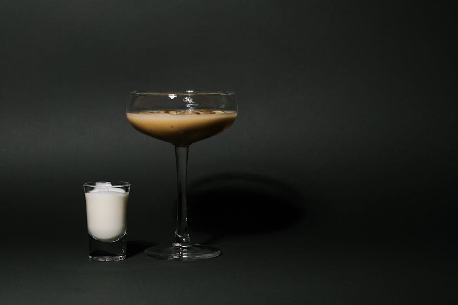 Svart og hvit italiensk cocktail