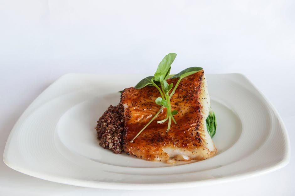 Pannestekt torsk med shiitake-quinoa og ovnsbakte tomater