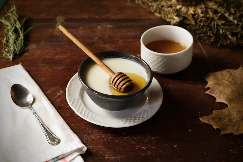 Varm butterscotch-drikk med honning