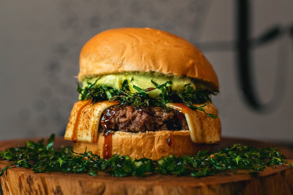 Diablo Burger med smeltet ost og avokado