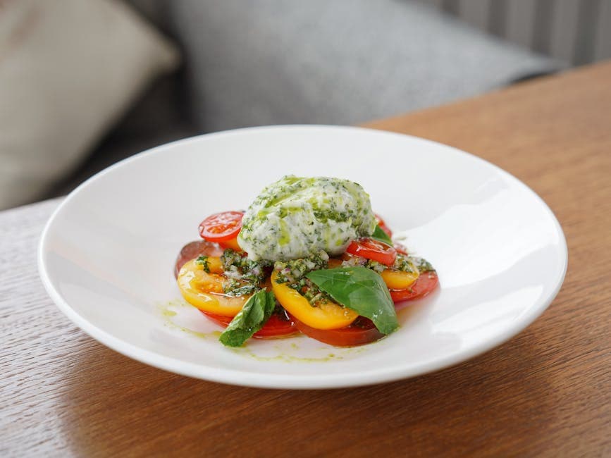 Kjøttboller med søndagsgryte, pisket ricotta og tomatsalat