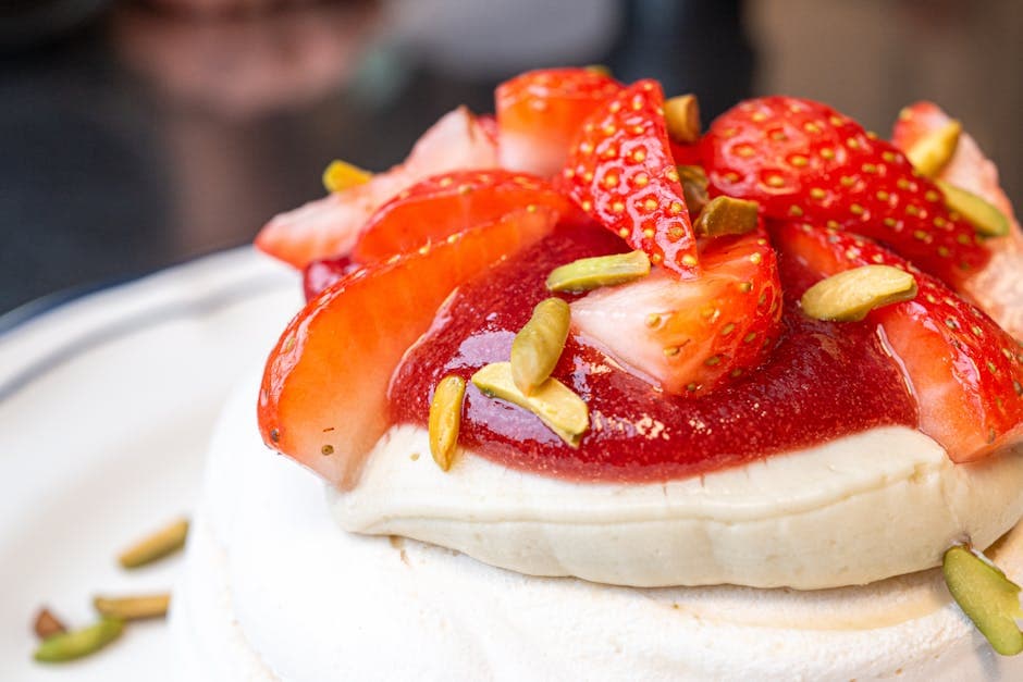 Hvit sjokolade pavlova med bærkompott