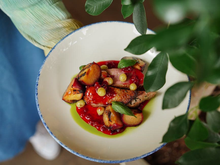 Grillede plommer med krydret valnøtt-yoghurtsaus