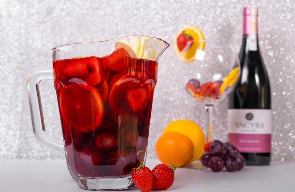 Rose- og sommerfrukt-sangria