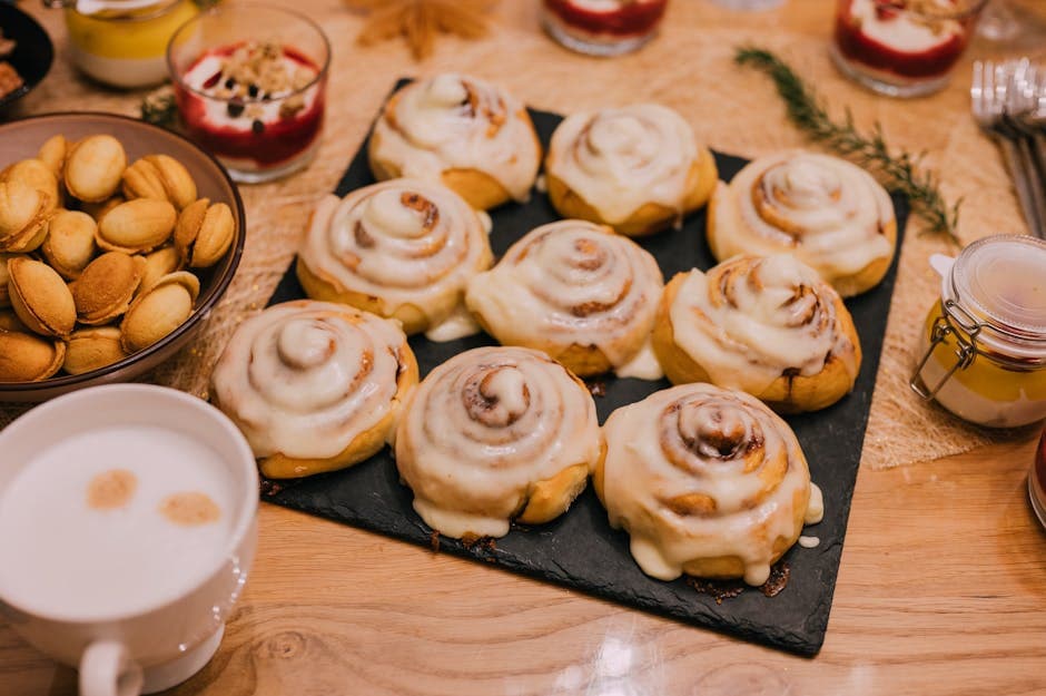 Nattbakte kanelboller med kremostglasur
