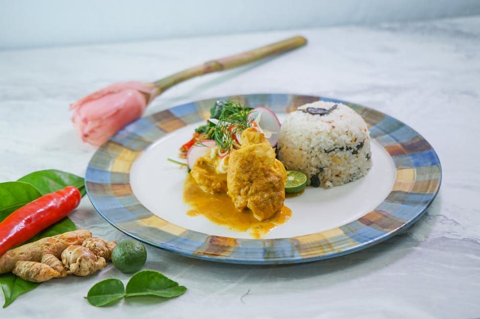 Kurkuma-krydret steinbit med kokos- og myntesalat