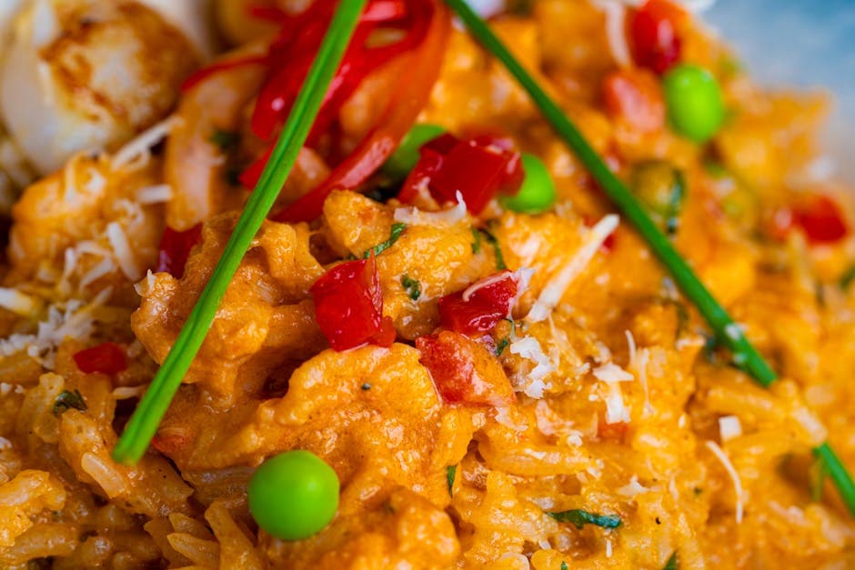 Kremet orzo med tomat og erter