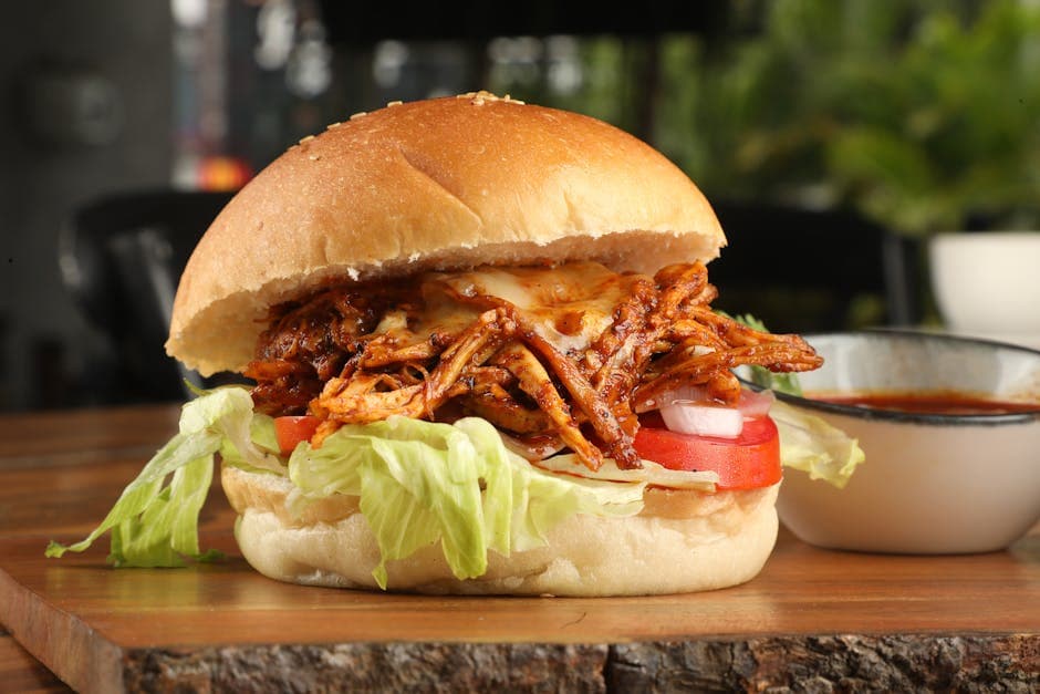 Pulled BBQ-kyllingsandwich med fullkornsbrød