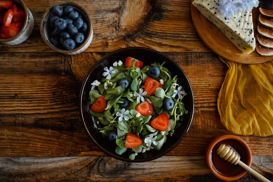 Søt salat med blåbær, nøtter og geitost