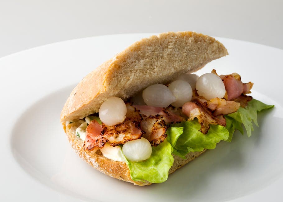 Lavkarbo BLT-ruller med kalkun og sveitserost