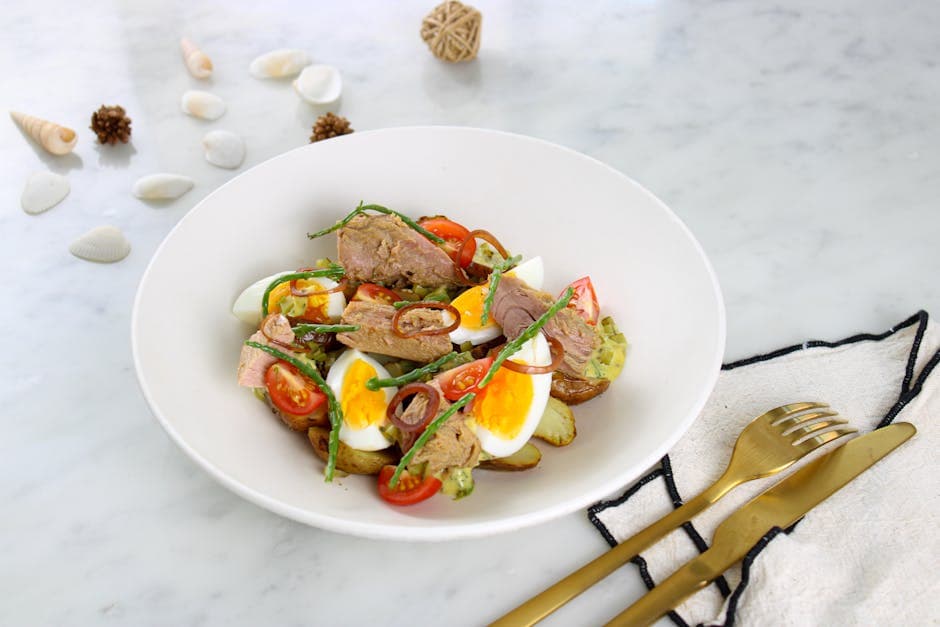 Tunfisk Niçoise-salat med te-marmorerte egg og wasabi-vinaigrette