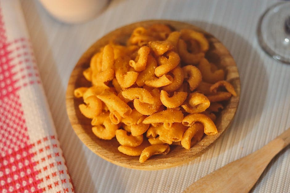 Sprø makaronichips med karri