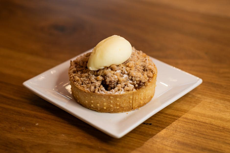 Eplecrumble med kardemomme-vanilje-karamellsaus