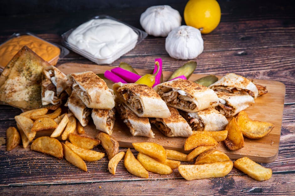 Kyllingshawarma med frisk salat og tahinisaus