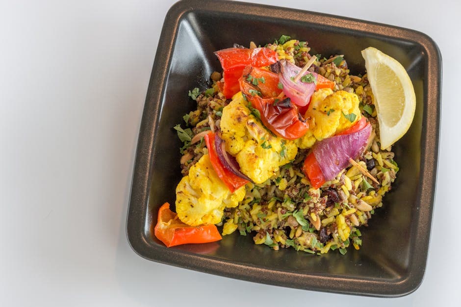 Brun risbolle med krydret blomkål og grønn chutney