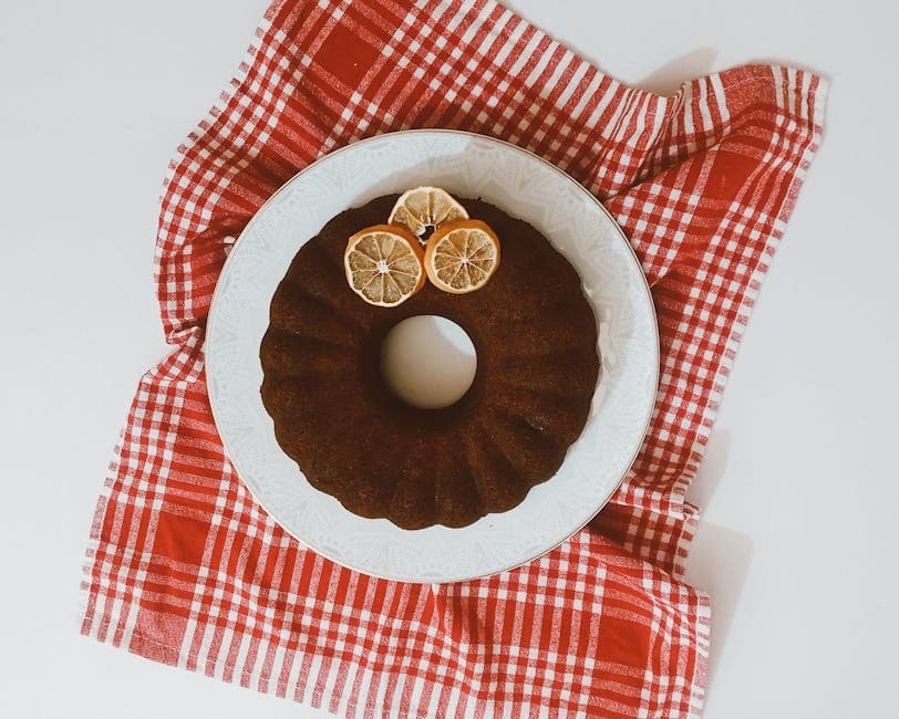 Sitron-bundtkake med sjokoladeglasur og kandisert sitron