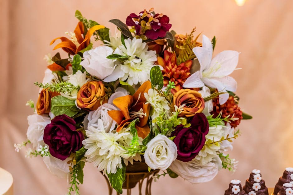 Fargerikt blomsterarrangement som midtpunkt