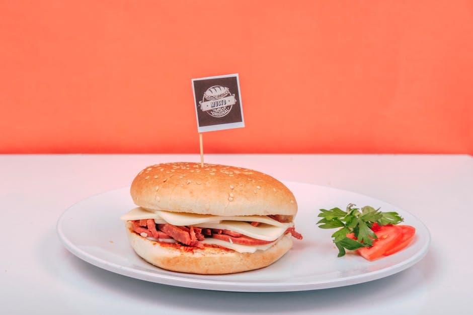 Sloppy Joe sandwich med corned beef og pastrami