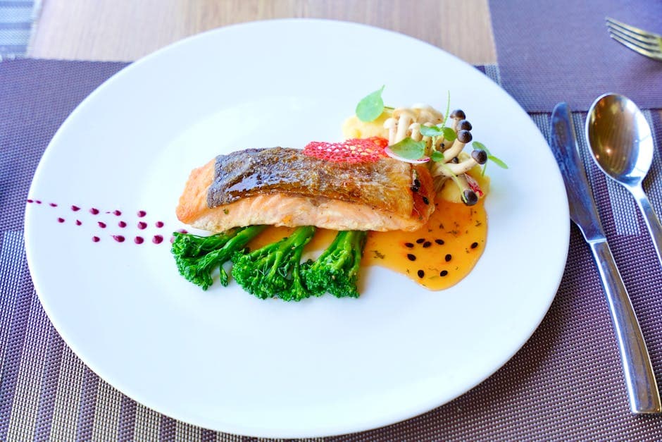 Sprø fisk med semolinapolenta, broccolini og en koriander-sitrussalat