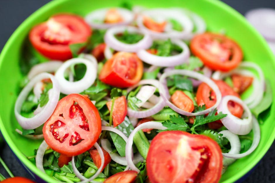 Aubergine- og spisskummencharlotter med tomat- og koriandersalat