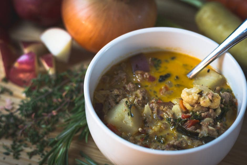 Kremet potet- og blomkålsuppe med pastinakk og pancetta-hash